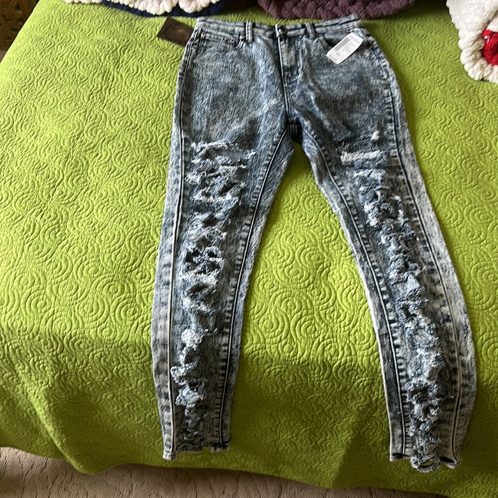 Distressed Jeans - Picture 5 of 9